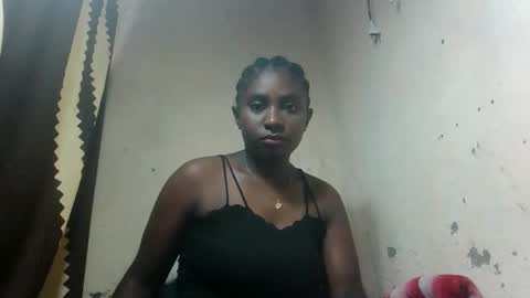 Snapshot of eliannee chatting on 12.19.25 eliannee online show from 12.19.25