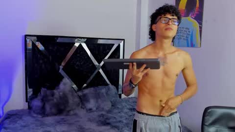 Snapshot of eliasferragamo chatting on 11.28.25 Elias Ferragamo online show from 11.28.25