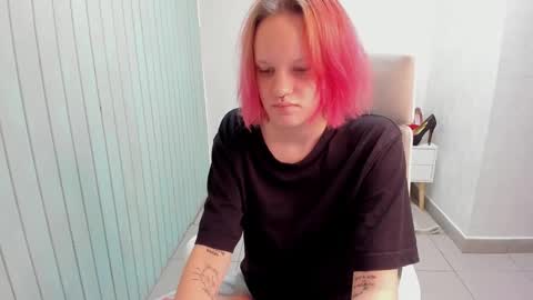 elieiza_xo online show from 09.18.25