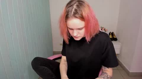 elieiza_xo online show from 10.04.25