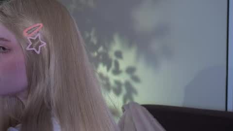 Ellie online show from 04.12.26