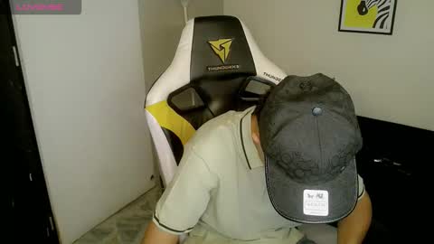 Snapshot of elii_797 chatting on 10.14.25 bby-santy online show from 10.14.25