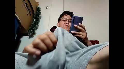 Snapshot of elimposstor chatting on 12.31.24 elimposstor online show from 12.31.24