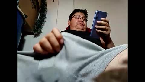 Snapshot of elimposstor chatting on 01.03.25 elimposstor online show from 01.03.25