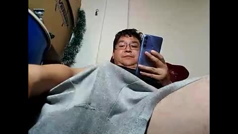 Snapshot of elimposstor chatting on 01.04.25 elimposstor online show from 01.04.25