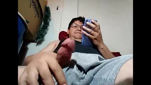 Snapshot of elimposstor chatting on 01.05.25 elimposstor online show from 01.05.25