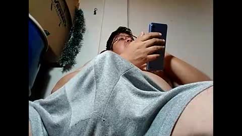 Snapshot of elimposstor chatting on 01.05.25 elimposstor online show from 01.05.25