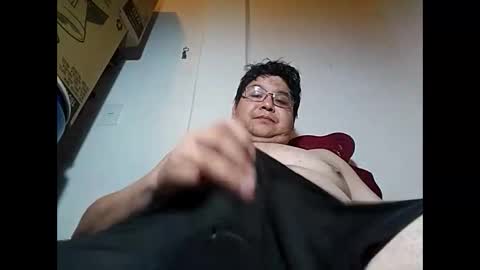 Snapshot of elimposstor chatting on 02.04.25 elimposstor online show from 02.04.25