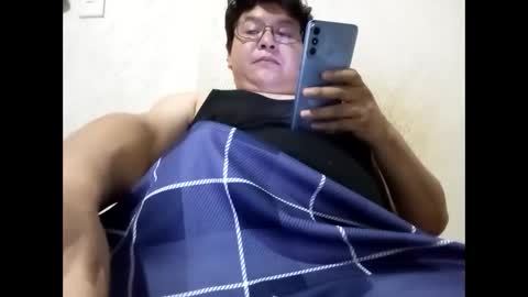 Snapshot of elimposstor chatting on 10.01.25 elimposstor online show from 10.01.25