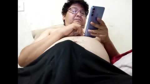 Snapshot of elimposstor chatting on 10.19.25 elimposstor online show from 10.19.25