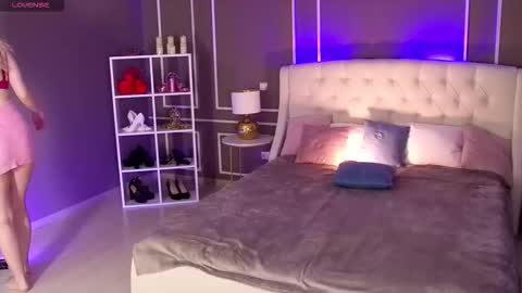 Elina online show from 10.07.25