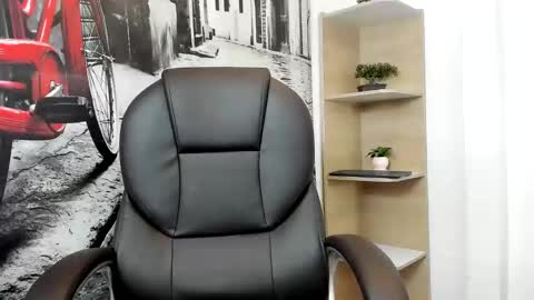 Elina  online show from 11.08.25