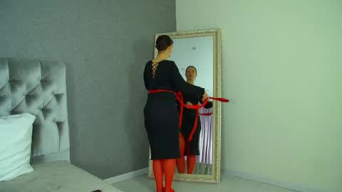 Snapshot of elinabellucci chatting on 03.17.26 ElinaBellucci online show from 03.17.26