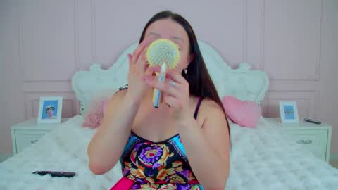 Snapshot of elinabellucci chatting on 04.01.26 ElinaBellucci online show from 04.01.26