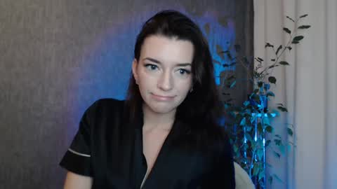 Snapshot of elinapretty chatting on 12.20.24 Elina online show from 12.20.24
