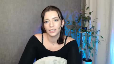Snapshot of elinapretty chatting on 01.31.25 Elina online show from 01.31.25