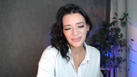 Snapshot of elinapretty chatting on 10.22.25 Elina online show from 10.22.25