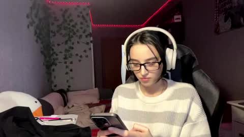Snapshot of elinorashfield chatting on 06.09.26 Milica online show from 06.09.26