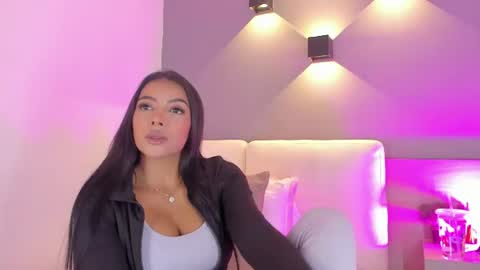 Snapshot of elisa_castrillon chatting on 07.06.26 Elisa online show from 07.06.26
