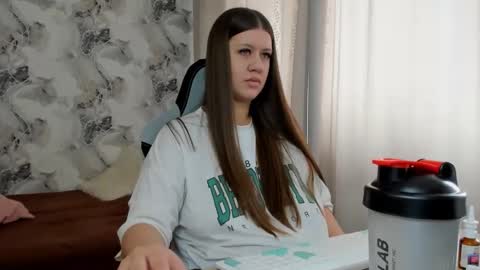 Snapshot of elisa_kollin chatting on 05.22.26 Aletta Oushen online show from 05.22.26