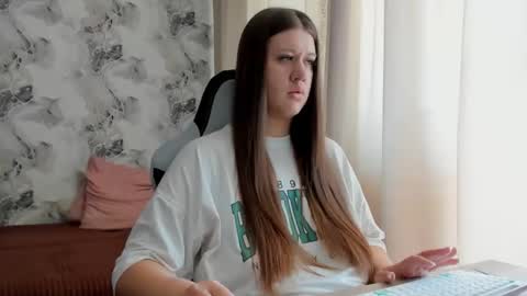Snapshot of elisa_kollin chatting on 06.01.26 Aletta Oushen online show from 06.01.26