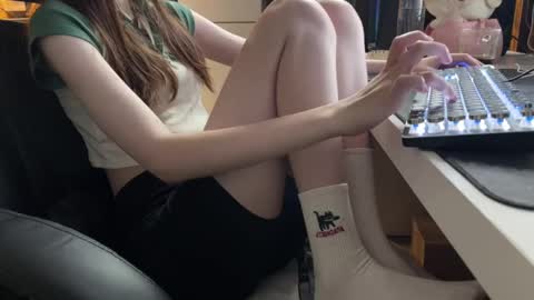 Snapshot of elisa_north chatting on 02.04.25 Elisa North online show from 02.04.25