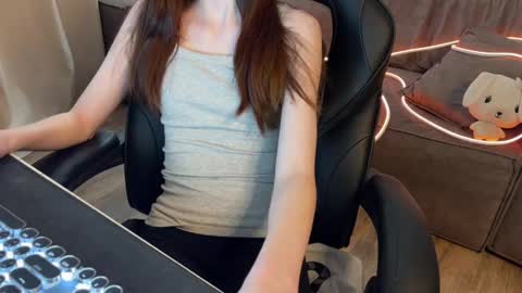 Snapshot of elisa_north chatting on 02.18.25 Elisa North online show from 02.18.25