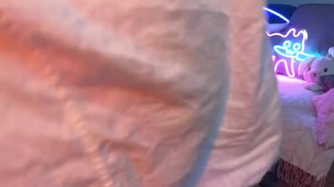 Snapshot of elisa_north chatting on 09.22.25 Elisa North online show from 09.22.25