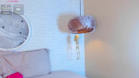 Snapshot of elise_diamond chatting on 10.18.25 Elise diamond online show from 10.18.25