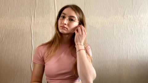 Snapshot of elisebetancur chatting on 04.16.26 Elisabet online show from 04.16.26