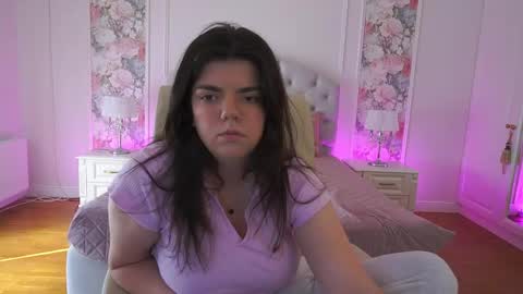 Snapshot of elissawow chatting on 04.13.26 elissawow online show from 04.13.26