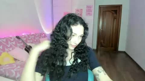 Snapshot of elisskriter chatting on 06.17.26 Eliss online show from 06.17.26