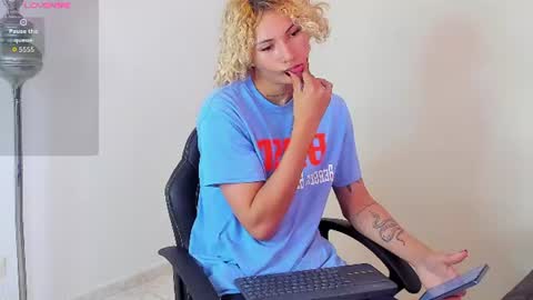 Snapshot of elite__models chatting on 07.19.26 Valentino Konny y Jhon online show from 07.19.26