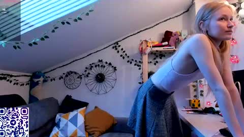 Snapshot of eliteeros chatting on 04.24.26 EliteEros online show from 04.24.26