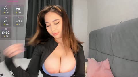 Snapshot of eliza_bad chatting on 12.11.24 Lika online show from 12.11.24