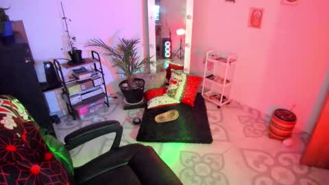 Elizabeth Martinez online show from 11.27.25