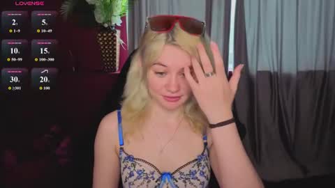 Snapshot of elizabeth_rready chatting on 06.16.26 Elizabeth online show from 06.16.26