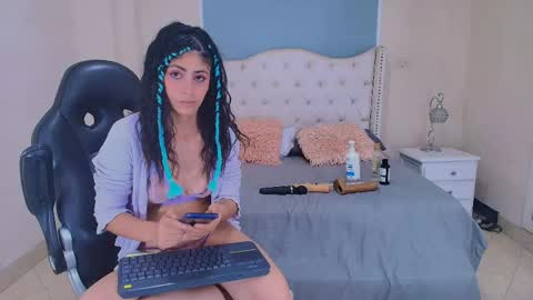 Snapshot of elizabeth_santos1 chatting on 05.16.26 Elizabeth online show from 05.16.26