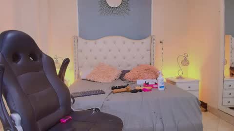 Snapshot of elizabeth_santos1 chatting on 05.30.26 Elizabeth online show from 05.30.26