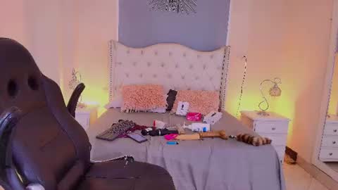 Snapshot of elizabeth_santos1 chatting on 06.18.26 Elizabeth online show from 06.18.26