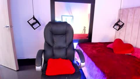 Lucia Vonne online show from 11.26.25