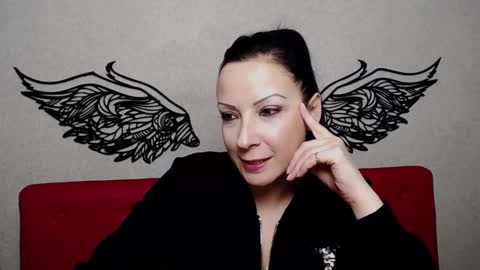 Snapshot of elizabethsho chatting on 12.04.24 ElizabethSho online show from 12.04.24