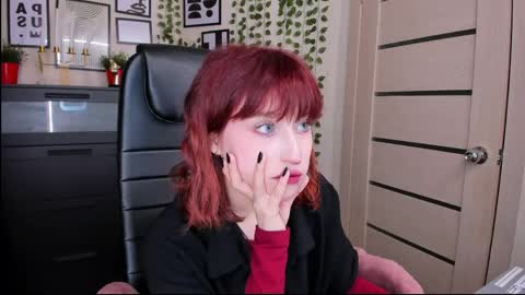 Snapshot of elizanik chatting on 05.12.26 Eliza online show from 05.12.26