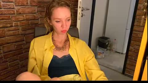 Snapshot of elizastorm chatting on 07.04.26 Eliza online show from 07.04.26