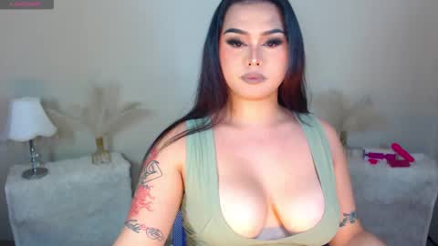 HI ITS ME ELLA online show from 12.01.25