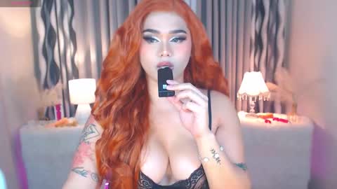 HI ITS ME ELLA online show from 12.14.25