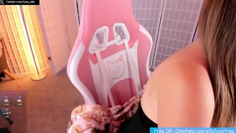 Snapshot of ella_foxx chatting on 04.14.26 ella_foxx online show from 04.14.26