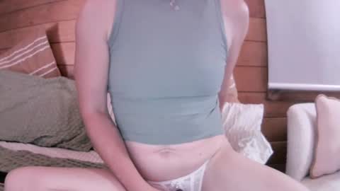 Snapshot of ella_girlnextdoor chatting on 02.25.25 Ella - Girl Next Door online show from 02.25.25