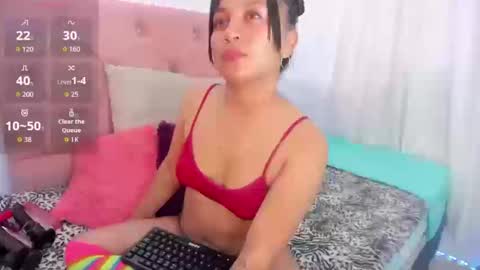Snapshot of ella_jhones22 chatting on 10.17.25 ella_jhones22 online show from 10.17.25
