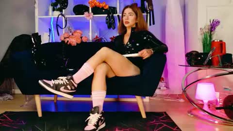 Snapshot of ella_kross chatting on 07.16.26 ella_kross online show from 07.16.26
